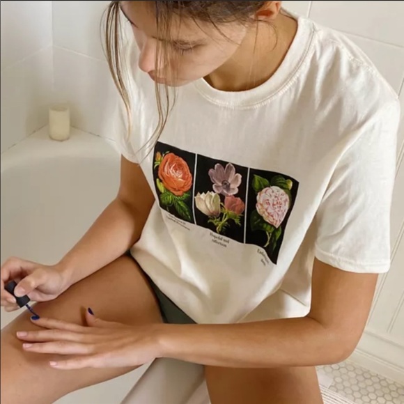 Urban Outfitters Tops - 🔥URBAN OUTFITTERS🔥Symbolic Flowers Floral Boho Graphic Tee T-Shirt Medium NWT